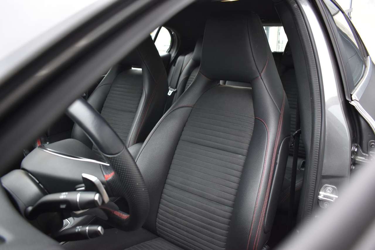 Mercedes-Benz GLA 180  Business Solution AMG (EU6.2)